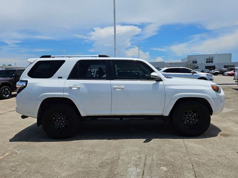 Used 2022 Toyota 4Runner SR5 Premium w/ Moonroof Package RWD image 2