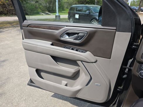 Used 2022 Chevrolet Suburban LT w/ Luxury Package image 25