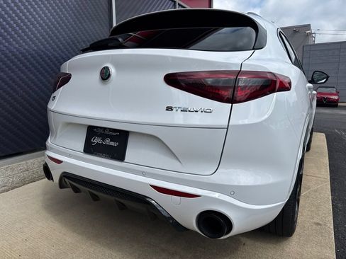 Used 2023 Alfa Romeo Stelvio Veloce AWD/4WD image 7