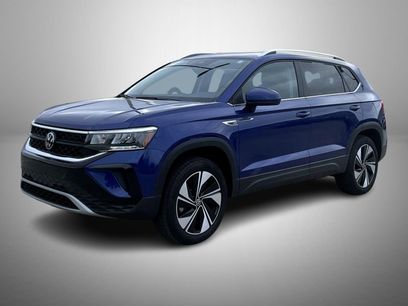 Used 2024 Volkswagen Taos SE w/ Panoramic Sunroof Package