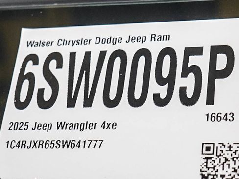 Used 2025 Jeep Wrangler Unlimited Rubicon 4xe w/ Convenience Group AWD/4WD image 29