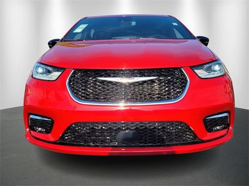 New 2026 Chrysler Pacifica Select image 2