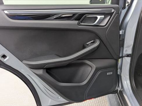 Used 2019 Porsche Macan image 16
