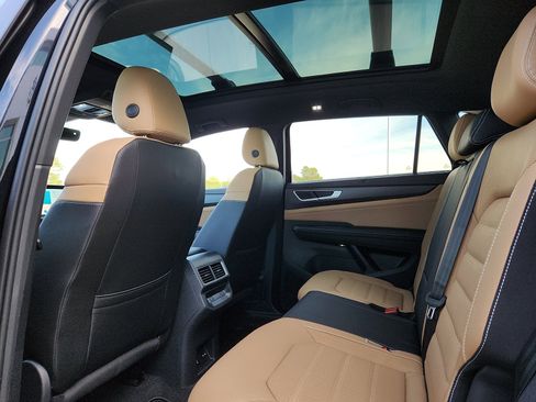 New 2026 Volkswagen Atlas Cross Sport SEL R-Line image 12