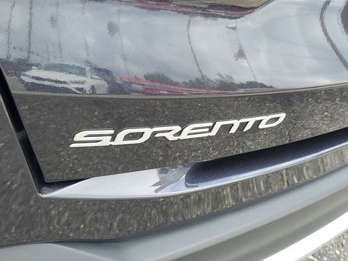 Used 2025 Kia Sorento LX FWD image 28
