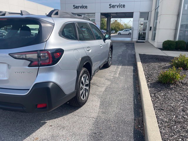Used 2024 Subaru Outback AWD/4WD image 3