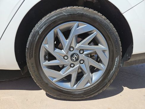 Used 2024 Hyundai Elantra SEL FWD image 9
