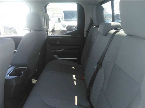 Used 2022 Toyota Tundra SR5 w/ SR5 Convenience Package RWD image 4