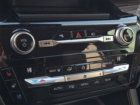 Used 2021 Ford Explorer Limited w/ Equipment Group 301A image 17