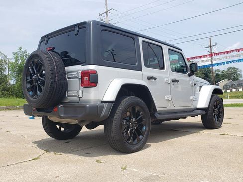 Used 2023 Jeep Wrangler Unlimited Sahara w/ Cold Weather Group AWD/4WD image 3