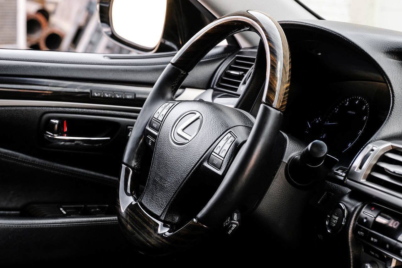 Used 2014 Lexus LS 460 w/ Comfort Package RWD image 25