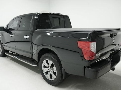 Used 2017 Nissan Titan SV RWD image 5
