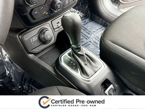 Used 2023 Jeep Renegade Latitude AWD/4WD image 12