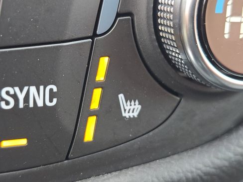 Used 2023 Chevrolet Equinox LT image 4