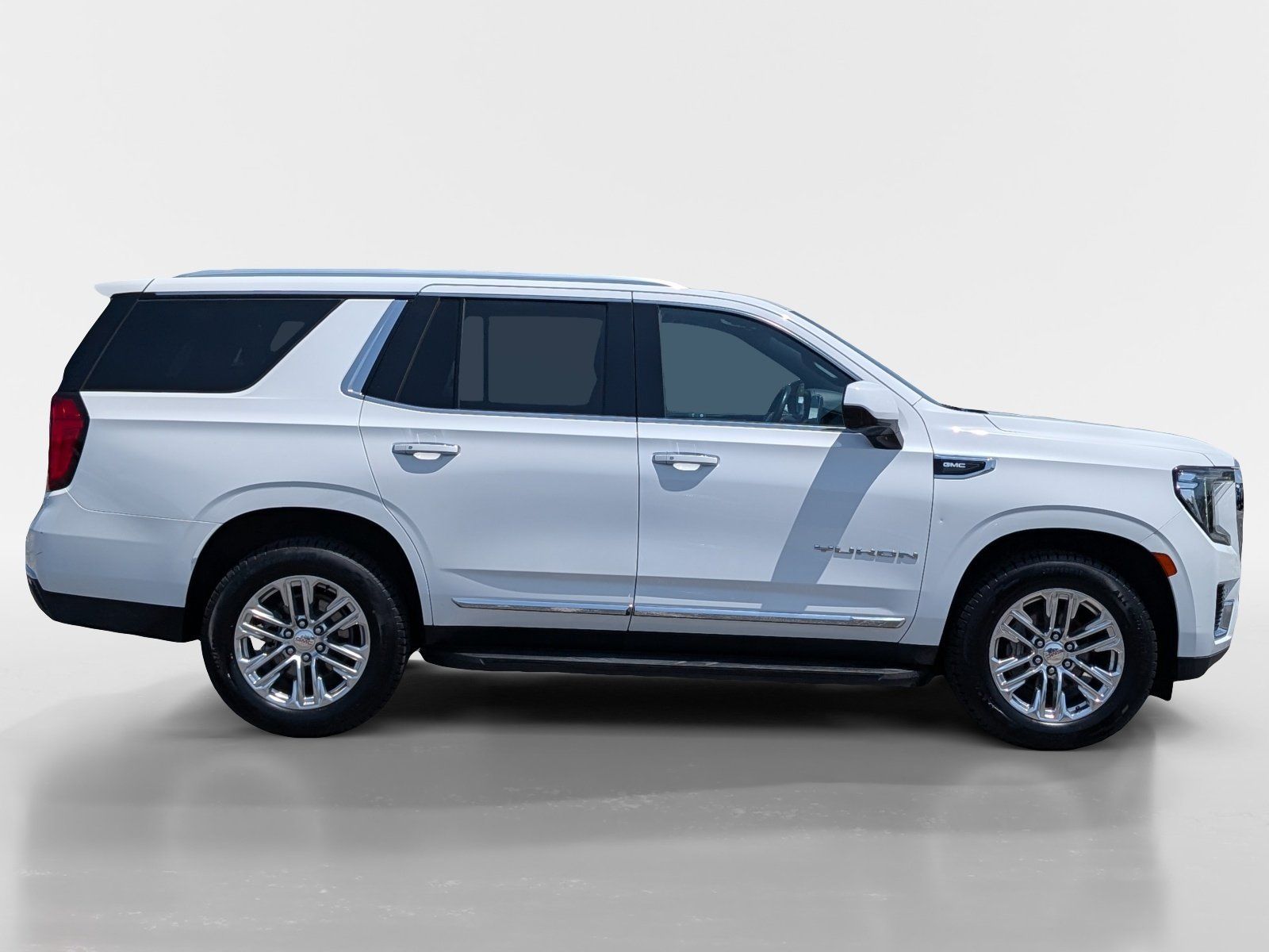 Used 2021 GMC Yukon SLT RWD image 3