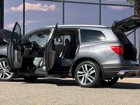 Used 2017 Honda Pilot Touring image 29