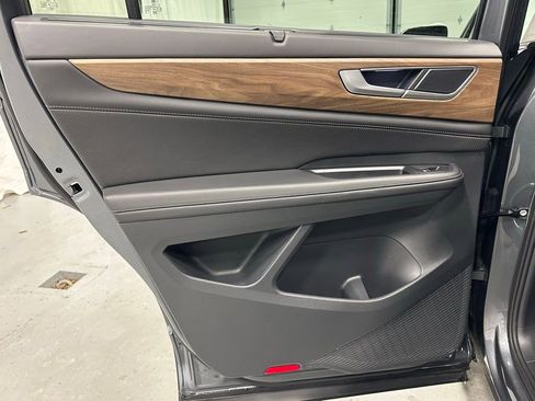 Used 2025 Volkswagen Atlas SE image 42