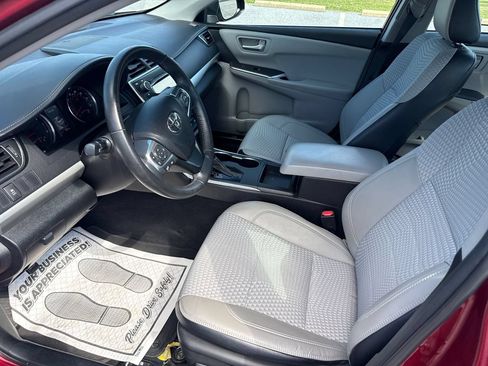 Used 2015 Toyota Camry SE w/ Moonroof Package FWD image 10