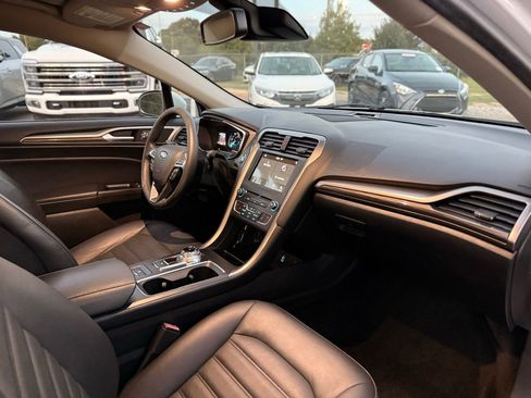 Used 2018 Ford Fusion SE w/ Equipment Group 602A image 22