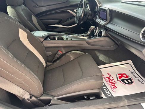 Used 2020 Chevrolet Camaro LT w/ Technology Package RWD image 21