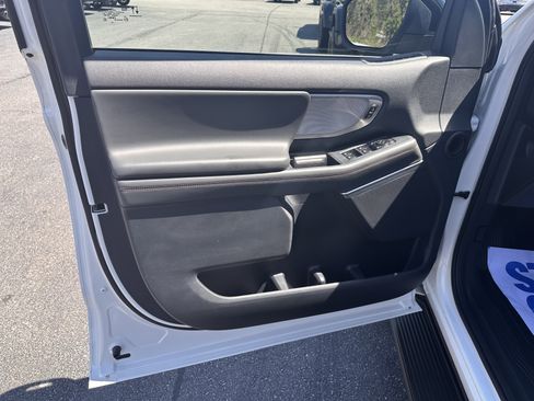 Used 2025 Ford Expedition Active image 9