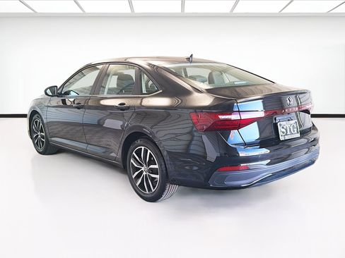 Used 2025 Volkswagen Jetta SE image 6