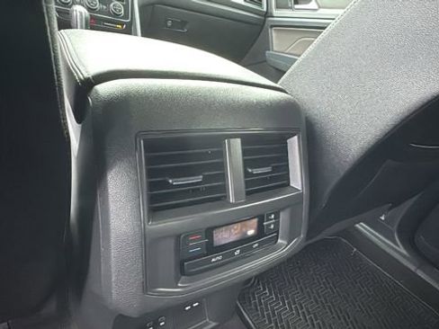 Used 2021 Volkswagen Atlas SE image 23