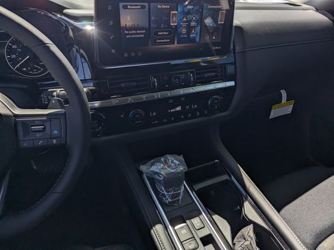 New 2026 Nissan Pathfinder SV image 10