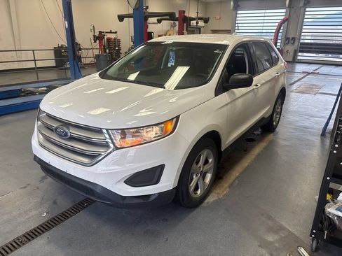 Used 2018 Ford Edge SE FWD image 2