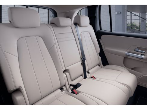 Certified 2023 Mercedes-Benz GLB 250 4MATIC image 5