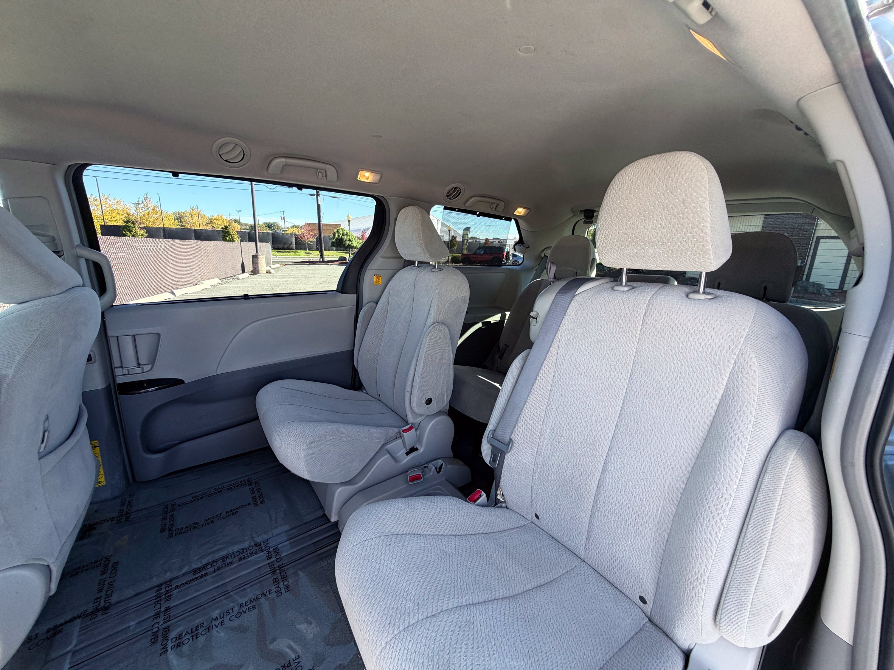 Used 2011 Toyota Sienna LE FWD image 18