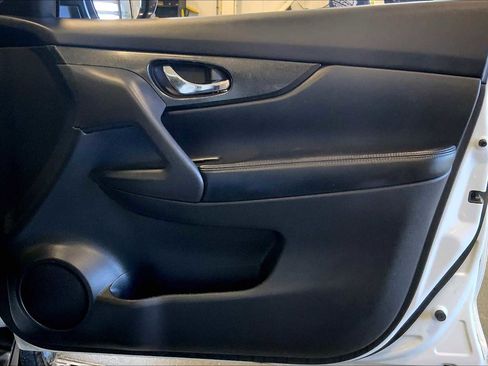 Used 2016 Nissan Rogue SL w/ SL Premium Package image 23