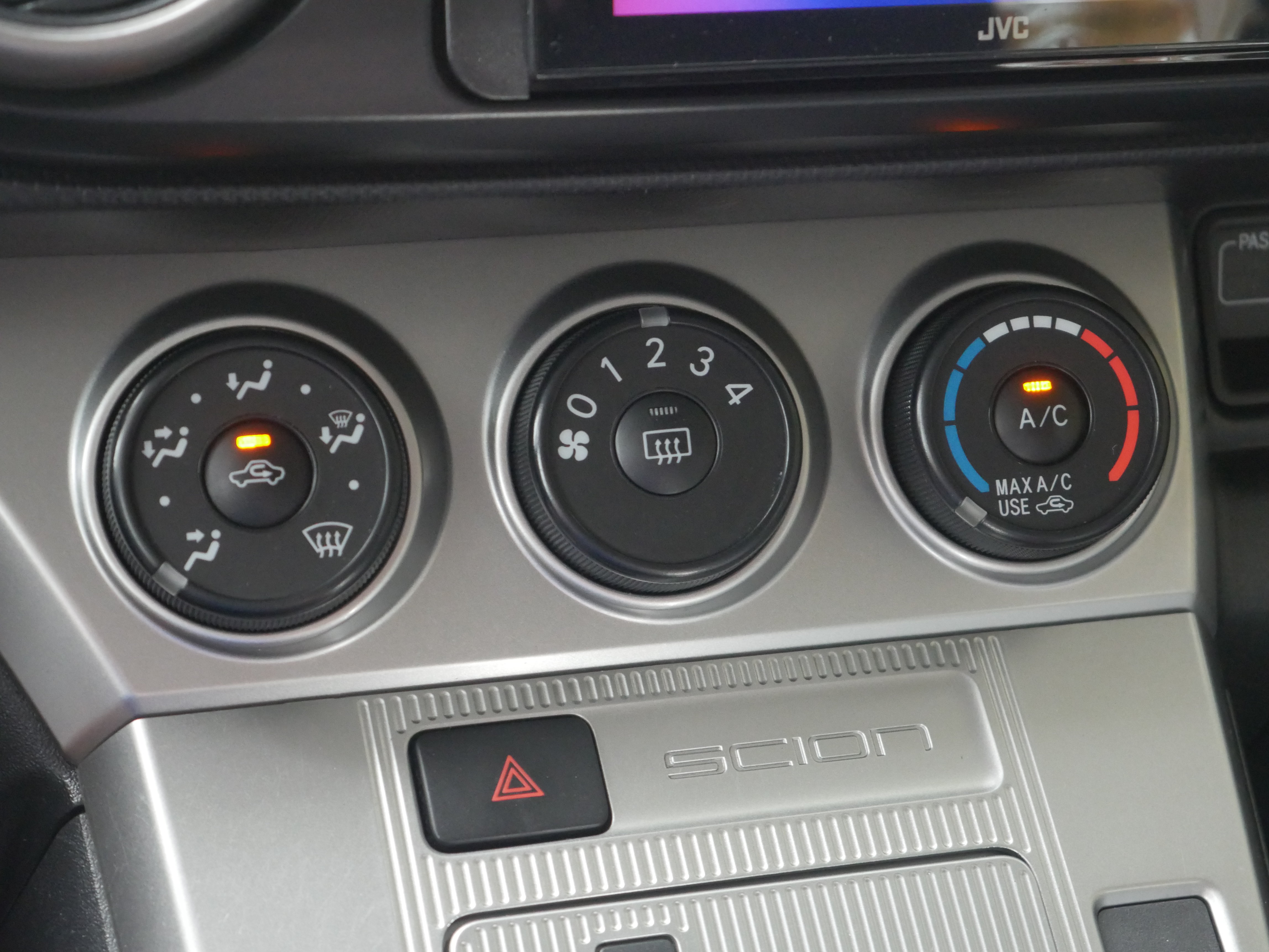 Used 2012 Scion xB FWD image 12