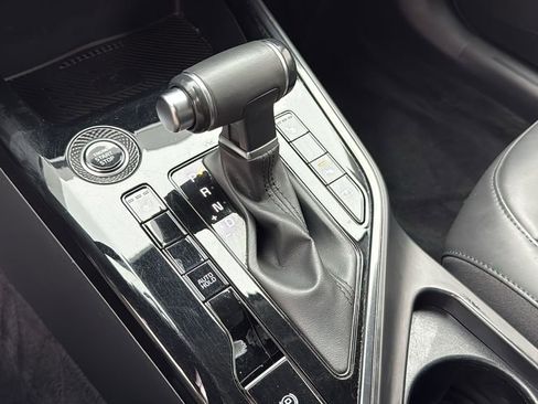 Used 2023 Kia Niro EX image 16