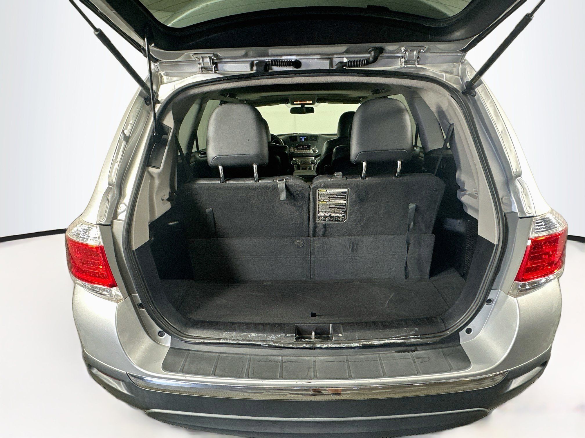 Used 2012 Toyota Highlander SE w/ Tow Pkg FWD image 30