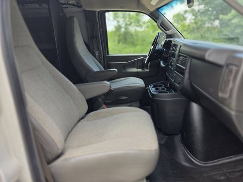 Used 2019 GMC Savana 2500 RWD image 12