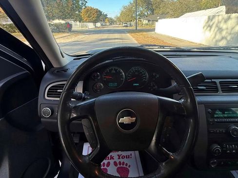 Used 2010 Chevrolet Avalanche LS w/ Convenience Package image 8