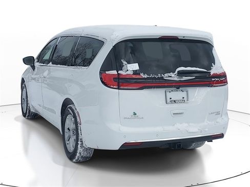 New 2026 Chrysler Pacifica Limited w/ Trailer Tow Group image 3