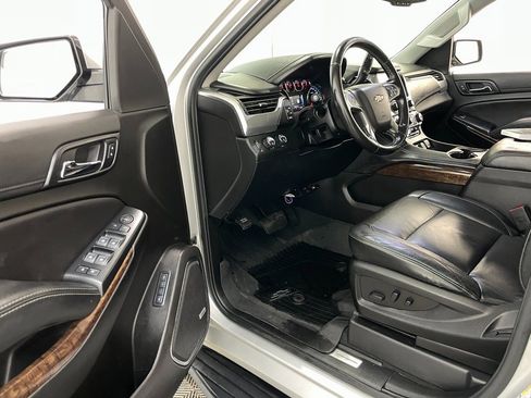 Used 2019 Chevrolet Suburban LT image 26