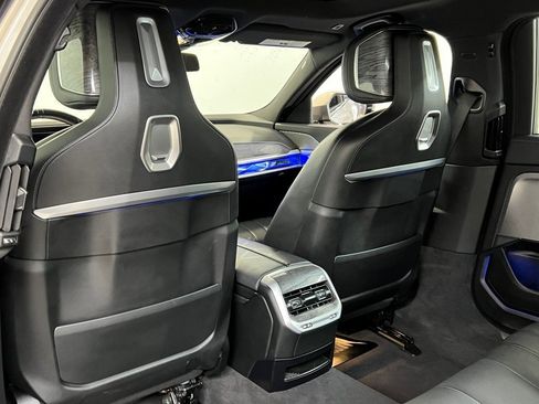 Used 2024 BMW 740i image 22