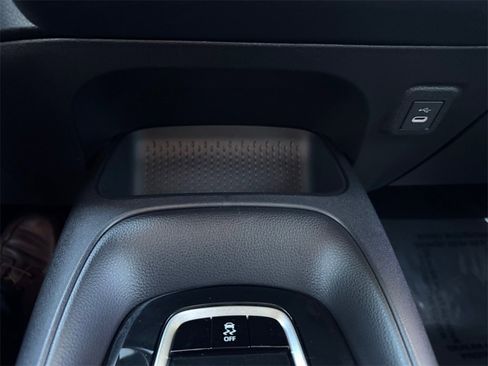 Used 2025 Toyota Corolla LE image 24