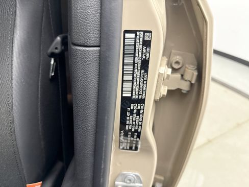 Used 2016 Jeep Renegade 75th Anniversary image 17