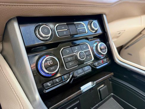 Used 2022 GMC Yukon Denali AWD/4WD image 30
