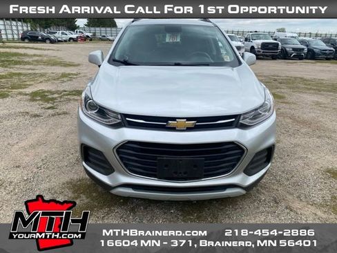 Used 2022 Chevrolet Trax LT w/ Driver Confidence Package AWD/4WD image 3