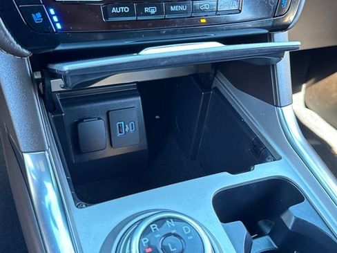 Used 2022 Ford Explorer King Ranch w/ Premium Technology Package image 15