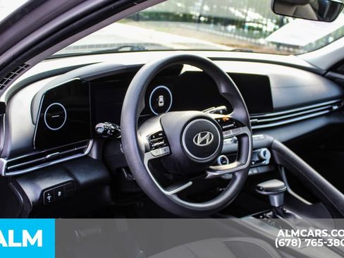 Used 2024 Hyundai Elantra SEL FWD image 31