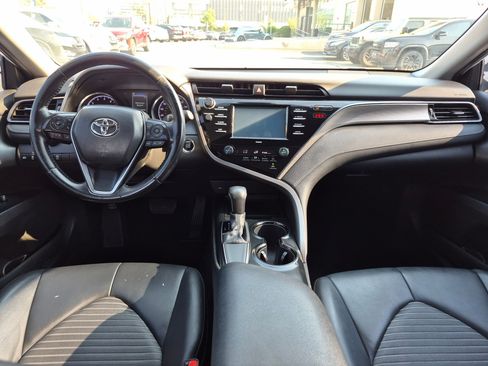 Used 2020 Toyota Camry SE w/ Convenience Package FWD image 25