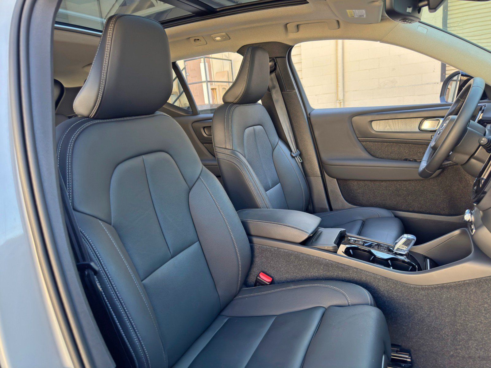 Used 2024 Volvo XC40 B5 Plus w/ Climate Package AWD/4WD image 36