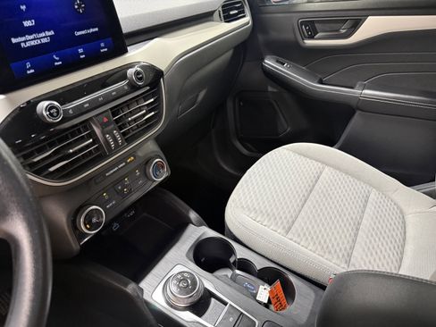 Used 2022 Ford Escape SE image 11