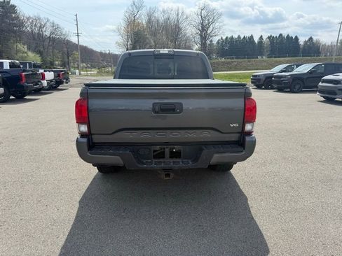 Used 2019 Toyota Tacoma TRD Sport image 7